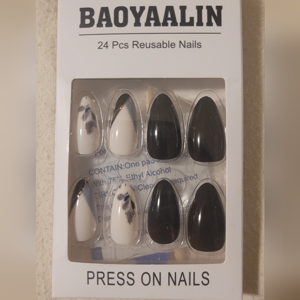BAOYAALIN Black and White Press-On Nails - 24 Pc Set